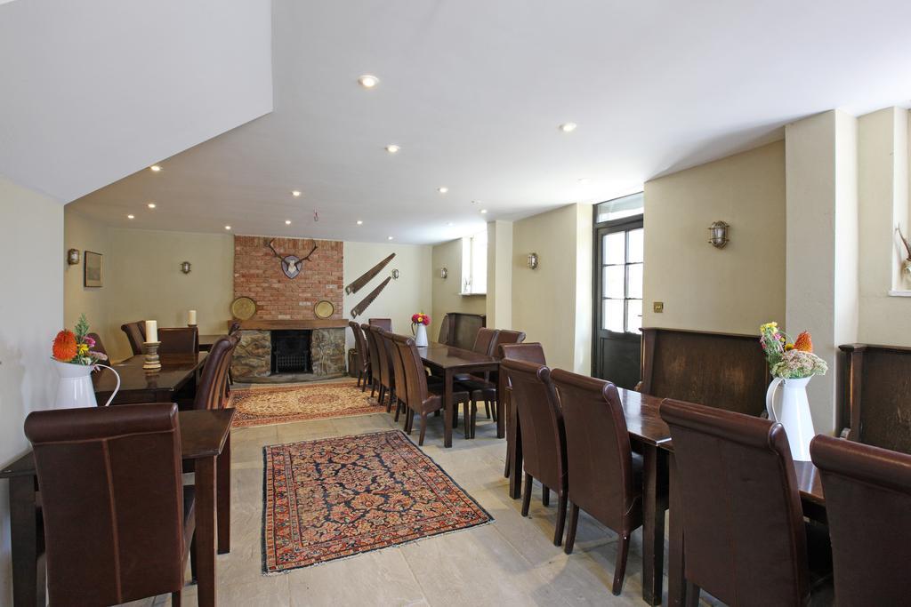 The Plough Inn Dorking Exterior foto