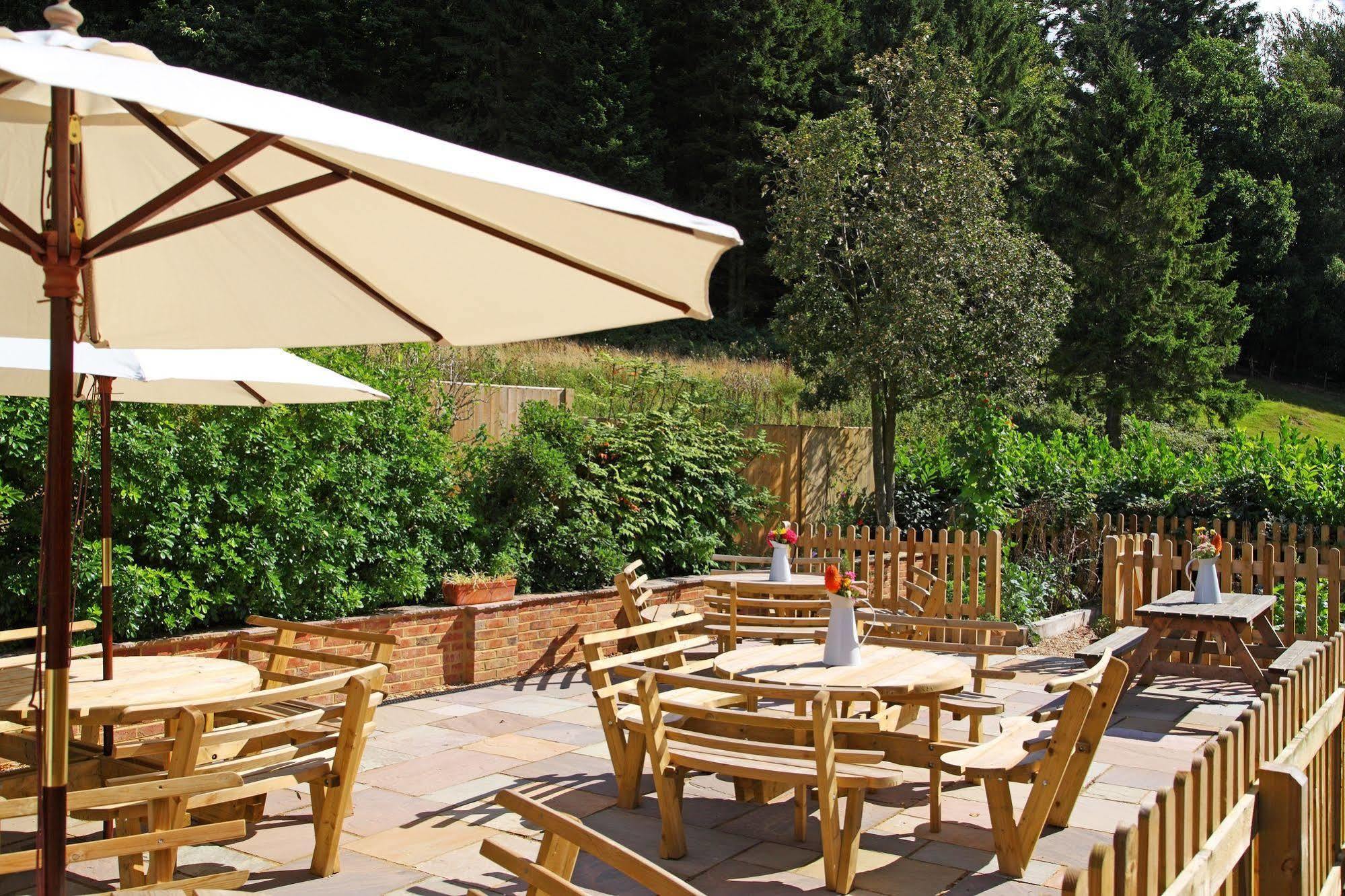 The Plough Inn Dorking Exterior foto